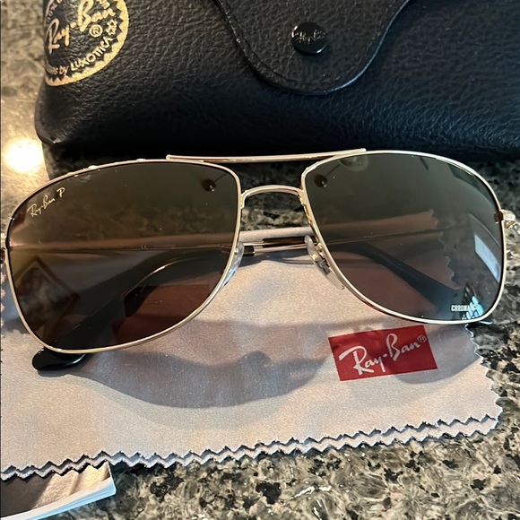 Ray-Ban Chromance Gold Framed Sunglasses-Like New! - Picture 2 of 4